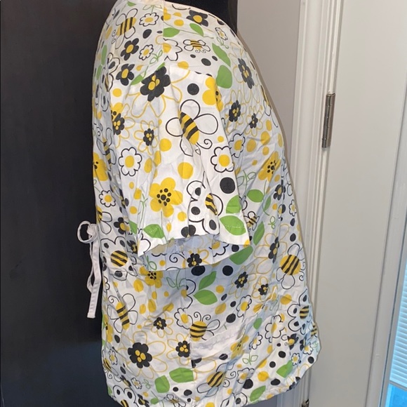 Scrub top - Picture 2 of 3